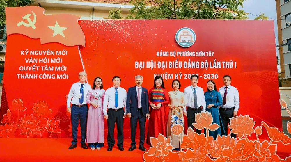 Chủ tịch Ủy ban MTTQ Việt Nam thành phố Hà Nội Nguyễn Lan Hương: Xây dựng phường Sơn Tây trở thành trung tâm kinh tế, văn hoá, du lịch phía Tây Thủ đô - Ảnh 5.