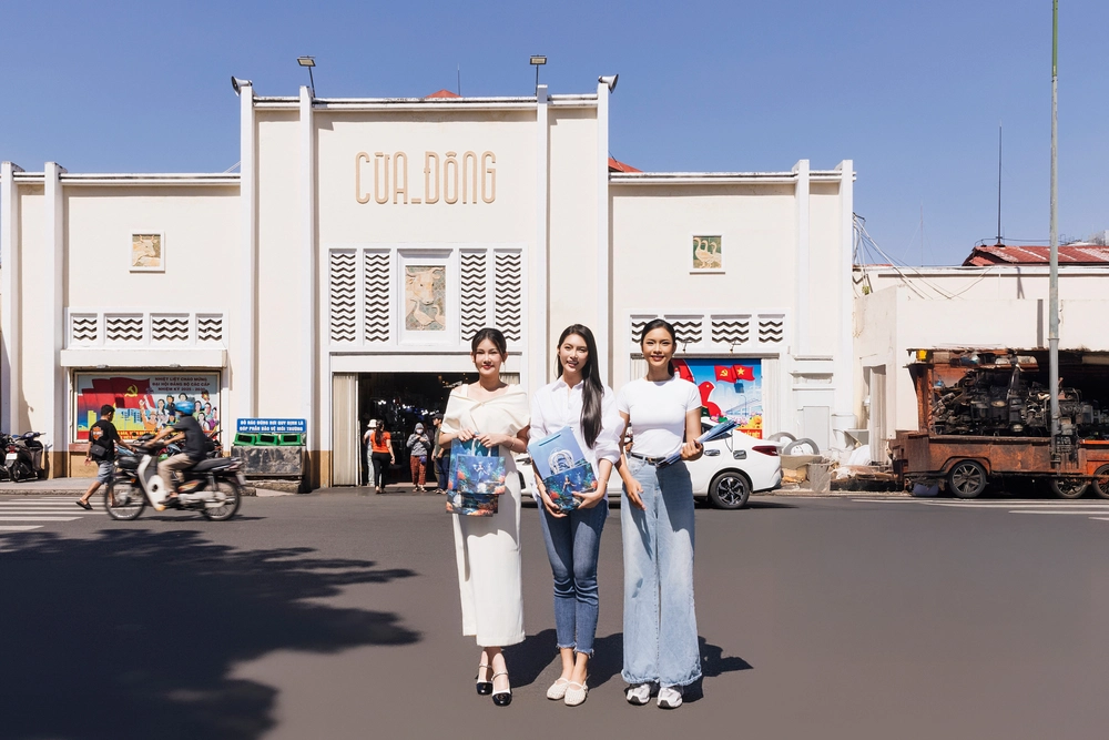 Hoa hậu Đại dương Việt Namlan tỏa lối sống xanh tại chợ Bến Thành - Ảnh 4.