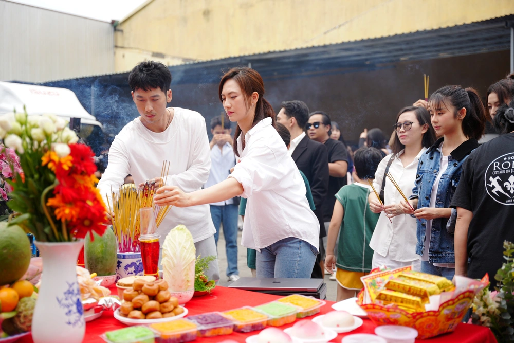 Dàn diễn viên &quot;trăm tỷ&quot; hội ngộ ở phim Tết &quot;Báu vật trời cho&quot; - Ảnh 4.