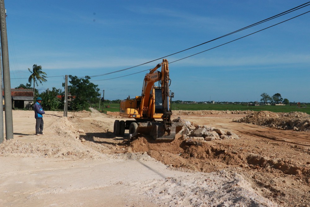 Thủ tướng Chính phủ chỉ đạo đẩy nhanh tiến độ xây dựng hệ thống đường bộ ven biển - Ảnh 4.
