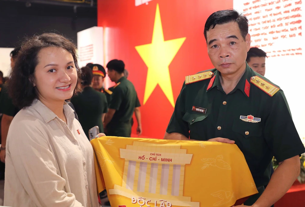 Ứng dụng công nghệ thực tế ảo tăng cường tại triển lãm &quot;Giữ trọn lời thề độc lập&quot; - Ảnh 4.