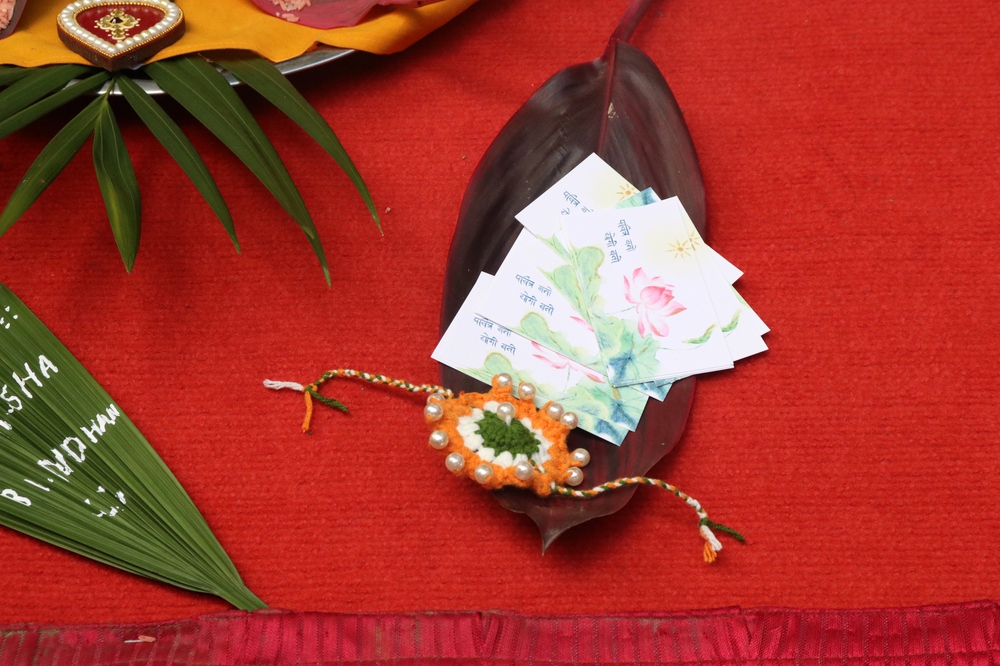 Raksha Bandhan - Lễ hội thiêng liêng tôn vinh tình thân của Ấn Độ - Ảnh 2.