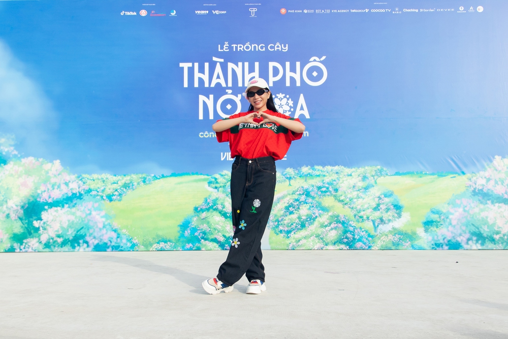Hồ Ngọc Hà và dàn nghệ sĩ trồng cây trong sự kiện &quot;Thành phố nở hoa&quot; - Ảnh 5.
