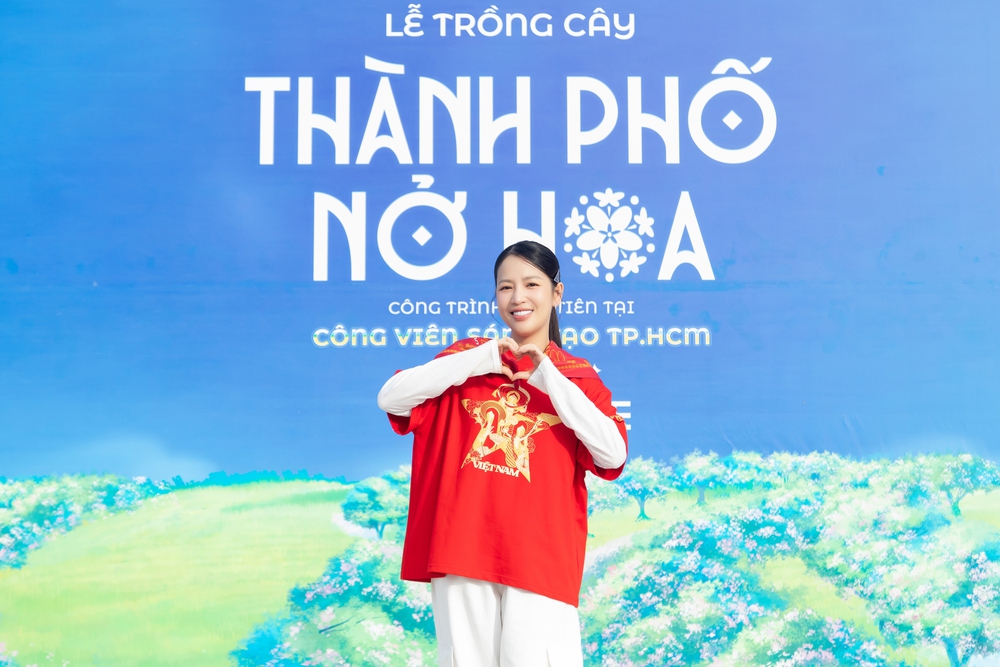 Hồ Ngọc Hà và dàn nghệ sĩ trồng cây trong sự kiện &quot;Thành phố nở hoa&quot; - Ảnh 3.