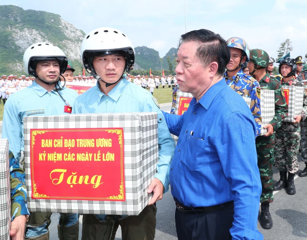 Trưởng ban Tuyên giáo và Dân vận Trung ương: Lan tỏa mạnh mẽ hơn nữa làn sóng yêu nước và niềm tự hào dân tộc - Ảnh 12.