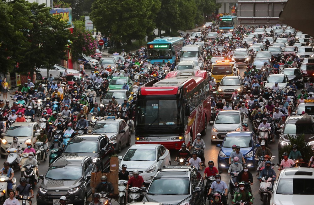 Phó Thủ tướng Trần Hồng Hà: Nghiên cứu hình thức phạt lao động công ích với người vi phạm luật giao thông - Ảnh 3.