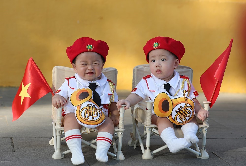 Lan tỏa tình yêu nước với tà áo dài và hình ảnh lá cờ Tổ quốc - Ảnh 5.