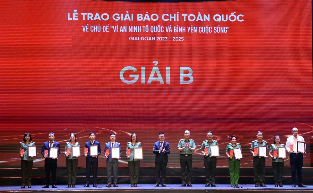 Trao giải báo chí toàn quốc về chủ đề “Vì an ninh Tổ quốc và bình yên cuộc sống” - Ảnh 5.