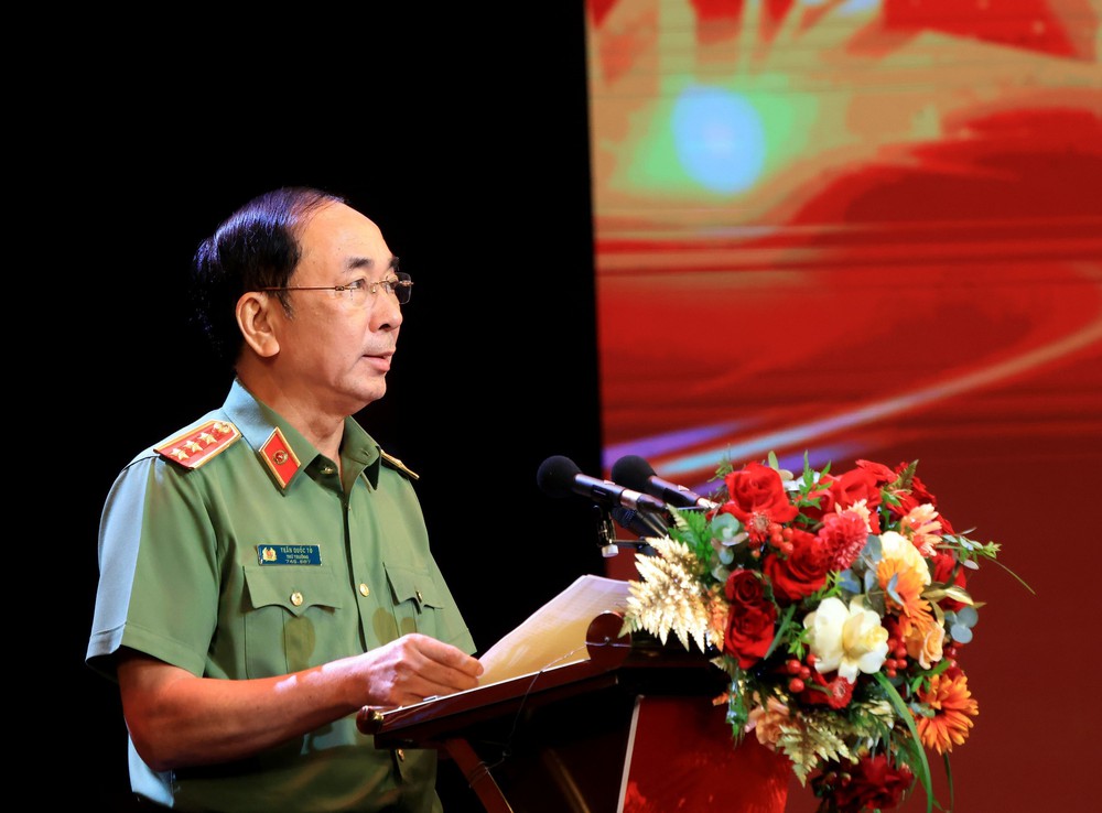 Trao giải báo chí toàn quốc về chủ đề “Vì an ninh Tổ quốc và bình yên cuộc sống” - Ảnh 2.