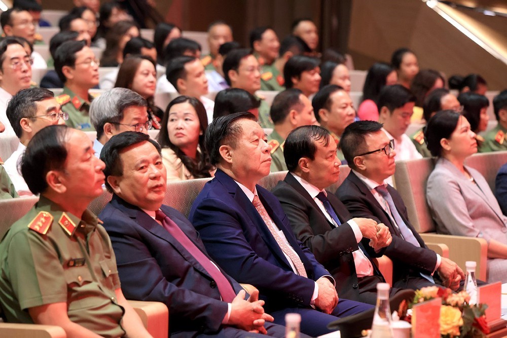 Trao giải báo chí toàn quốc về chủ đề “Vì an ninh Tổ quốc và bình yên cuộc sống” - Ảnh 1.