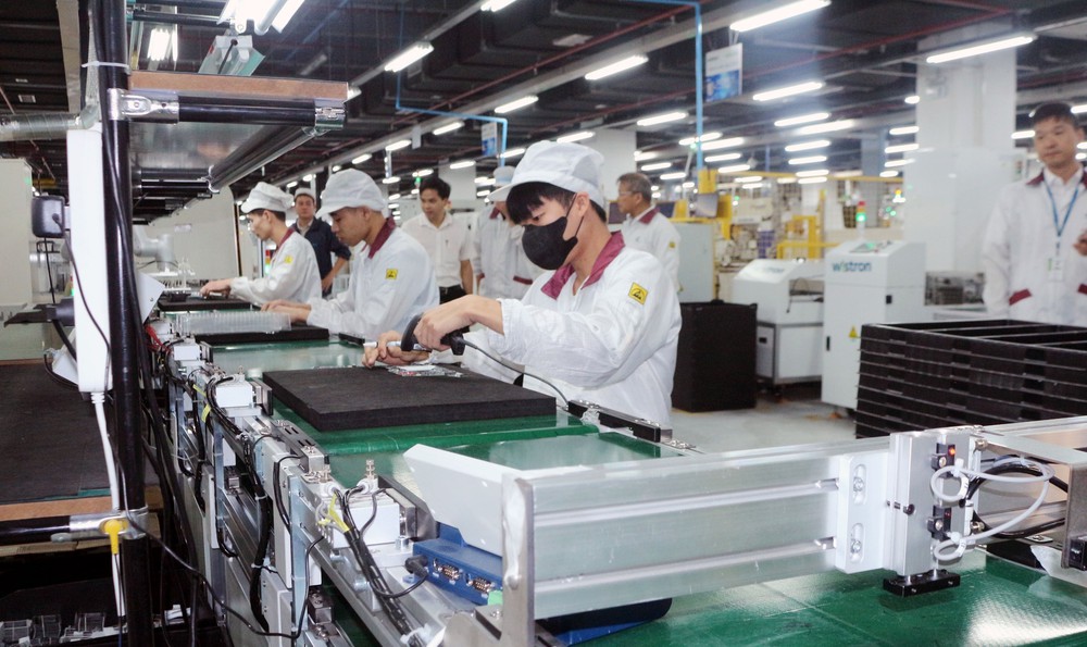 Thủ tướng chỉ đạo đẩy mạnh một số nhiệm vụ, giải pháp nhằm thực hiện mục tiêu tăng trưởng kinh tế năm 2025 - Ảnh 2.