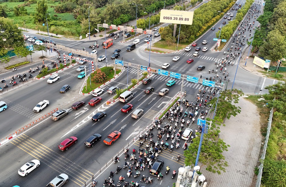Lấy ý kiến hoàn thiện Đề án chuyển đổi sang xe máy điện với tài xế công nghệ tại TP. Hồ Chí Minh - Ảnh 2.