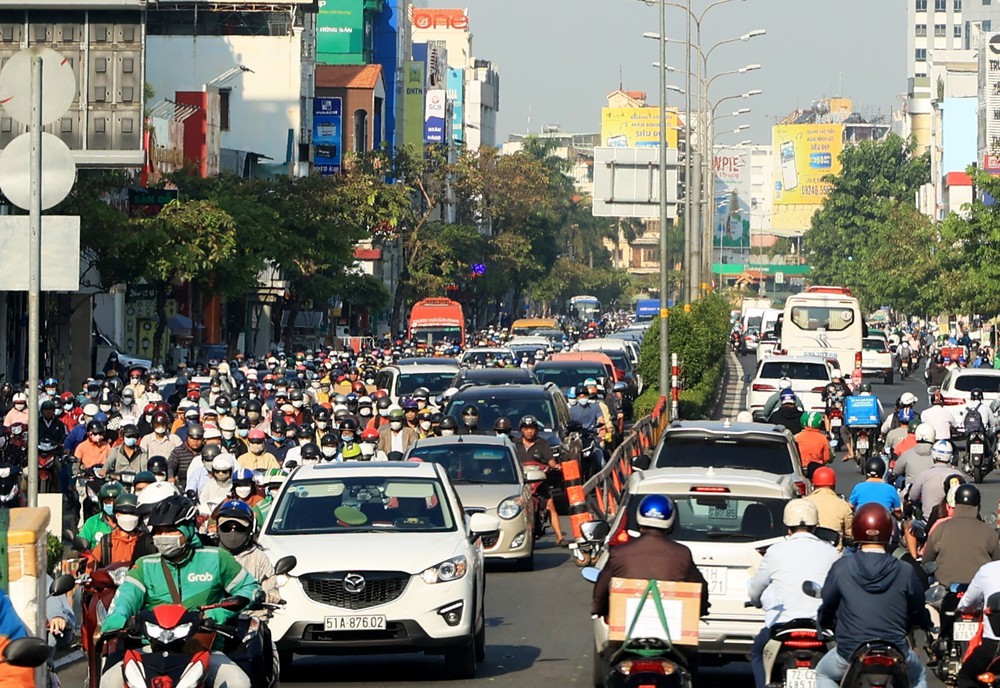 Lấy ý kiến hoàn thiện Đề án chuyển đổi sang xe máy điện với tài xế công nghệ tại TP. Hồ Chí Minh - Ảnh 1.