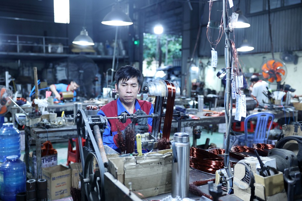 Thủ tướng chỉ đạo đẩy mạnh một số nhiệm vụ, giải pháp nhằm thực hiện mục tiêu tăng trưởng kinh tế năm 2025 - Ảnh 3.