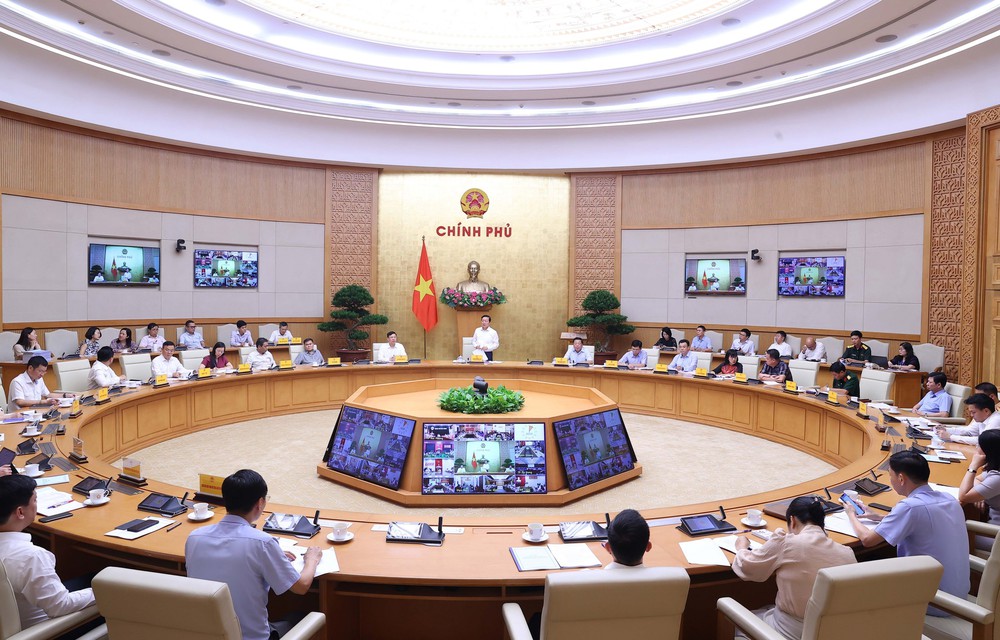 Phó Thủ tướng Trần Hồng Hà: Nghiên cứu hình thức phạt lao động công ích với người vi phạm luật giao thông - Ảnh 1.
