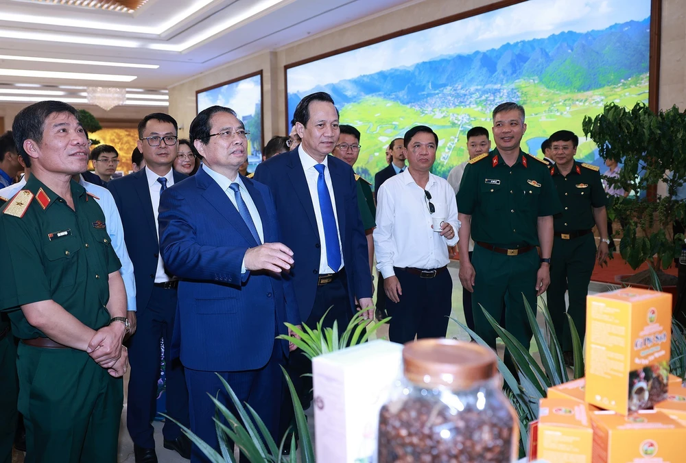 Thủ tướng Phạm Minh Chính chủ trì Hội nghị tổng kết Chương trình mục tiêu quốc gia phát triển kinh tế - xã hội vùng đồng bào dân tộc thiểu số và miền núi - Ảnh 10.