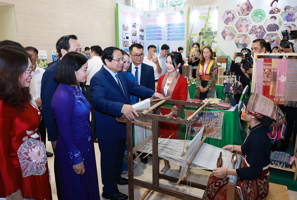 Thủ tướng Phạm Minh Chính: Huy động người dân vào cuộc phát triển kinh tế - xã hội vùng đồng bào dân tộc thiểu số, miền núi - Ảnh 2.