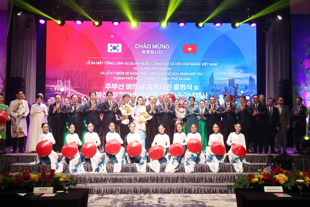 Tổng Bí thư dự Lễ ra mắt Tổng Lãnh sự quán Việt Nam tại Busan, Hàn Quốc - Ảnh 10.
