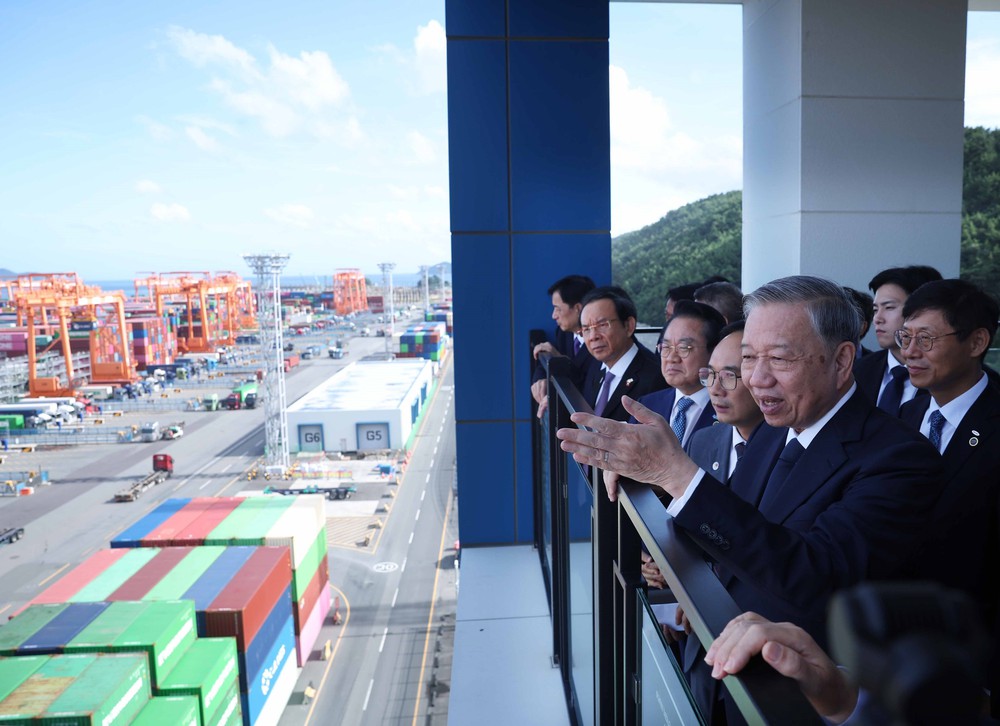 Tổng Bí thư Tô Lâm thăm cảng biển Busan, Hàn Quốc - Ảnh 4.