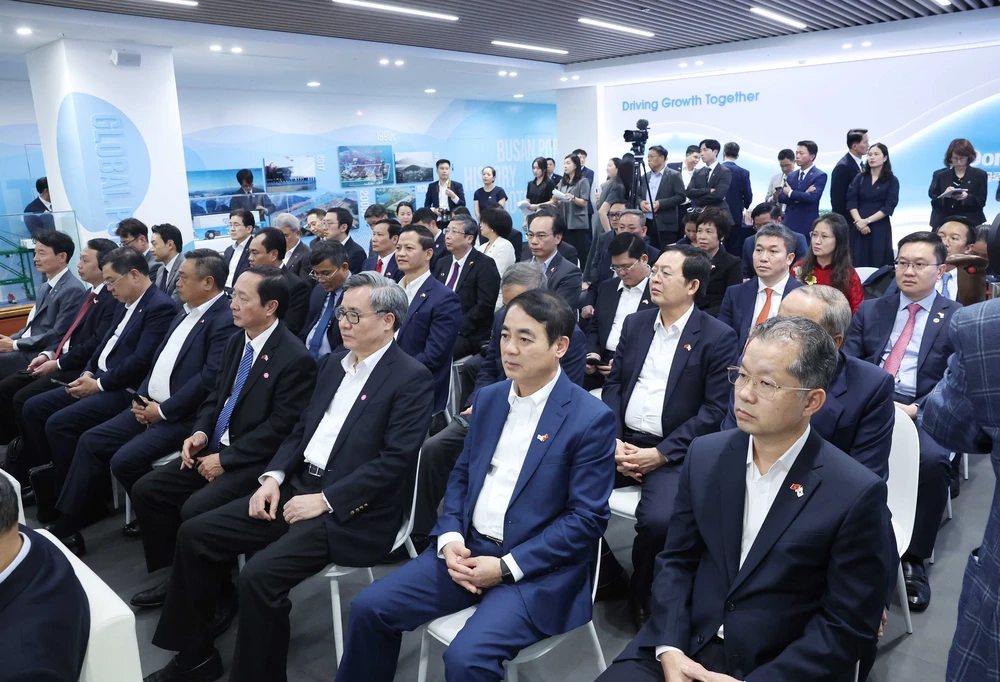 Tổng Bí thư Tô Lâm thăm cảng biển Busan, Hàn Quốc - Ảnh 7.