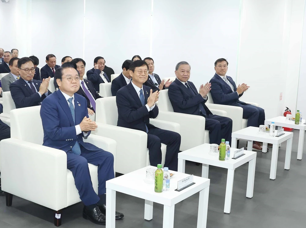 Tổng Bí thư Tô Lâm thăm cảng biển Busan, Hàn Quốc - Ảnh 3.
