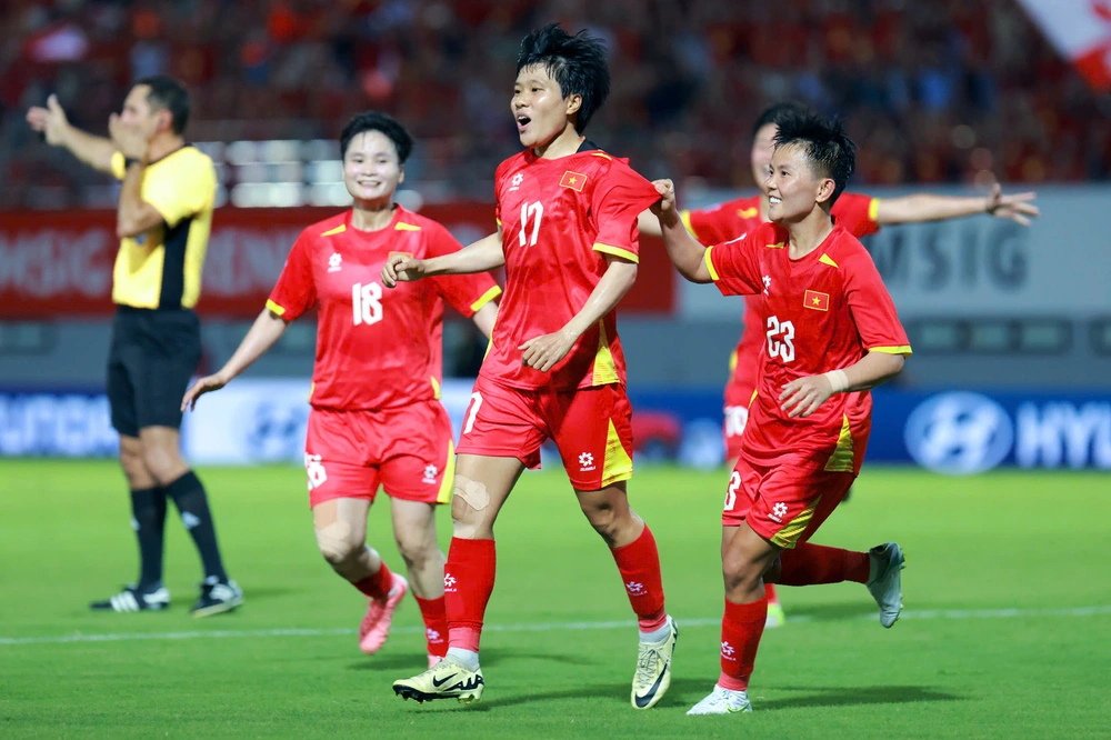Bán kết Giải vô địch bóng đá nữ Đông Nam Á 2025, Việt Nam - U23 Australia (20h00 ngày 16/8): Kinh nghiệm đối đầu sức mạnh - Ảnh 1.