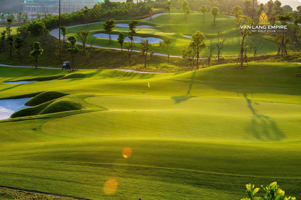 Lê Thanh Hòa đưa biểu tượng văn hóa Văn Lang vào thiết kế đồng phục riêng cho Văn Lang Empire T&T Golf Club - Ảnh 4.