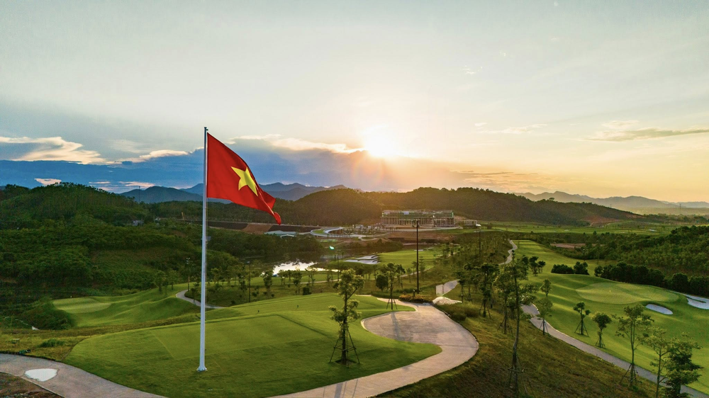 Lê Thanh Hòa đưa biểu tượng văn hóa Văn Lang vào thiết kế đồng phục riêng cho Văn Lang Empire T&T Golf Club - Ảnh 5.