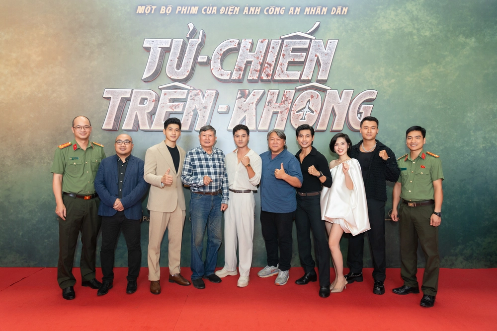'Tử chiến trên không': Dựng mô hình máy bay 1:1, chi 1 tỷ để rung lắc không cần kỹ xảo - Ảnh 1.