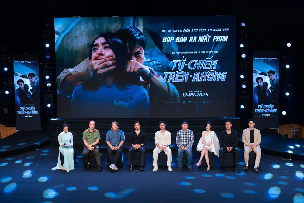 'Tử chiến trên không': Dựng mô hình máy bay 1:1, chi 1 tỷ để rung lắc không cần kỹ xảo - Ảnh 4.