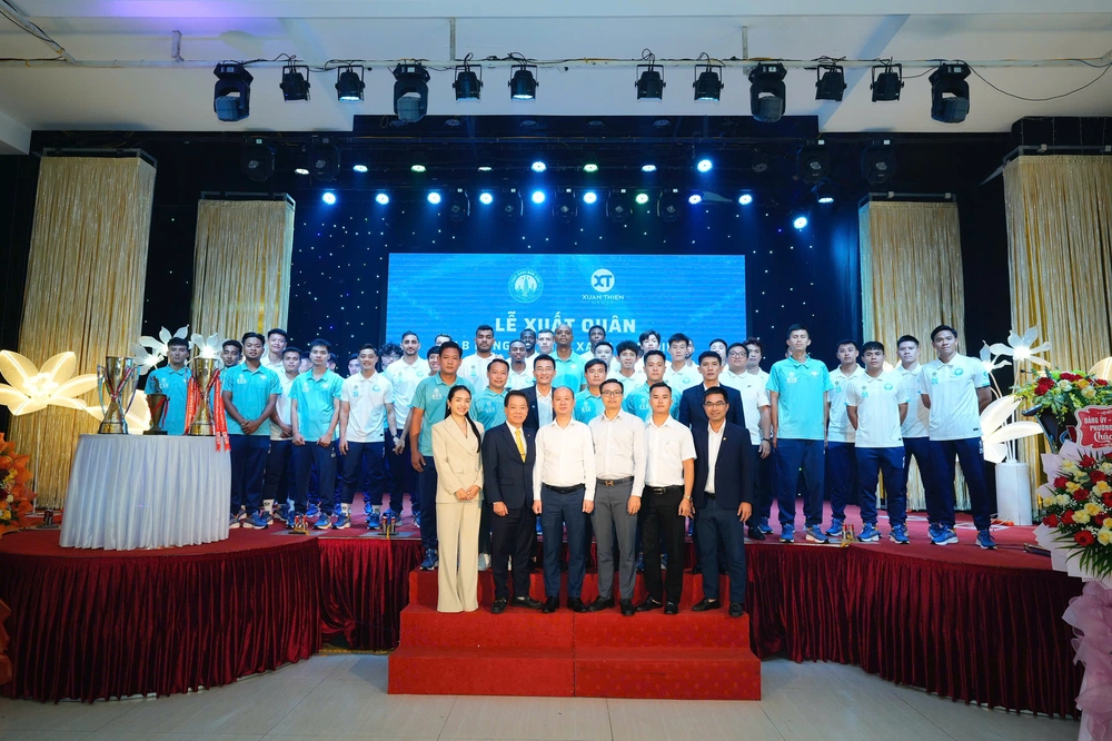 CLB Thép Xanh Nam Định xuất quân mùa giải 2025/26 - Ảnh 1.