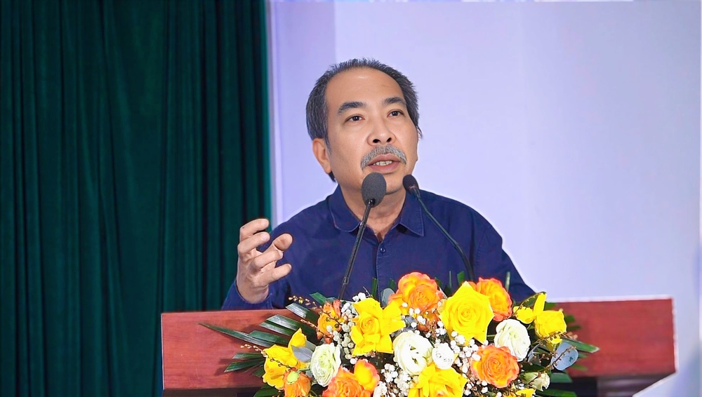 &quot;Ngọn đèn trong đêm rất khuya âm thầm cháy…&quot; - Ảnh 1.