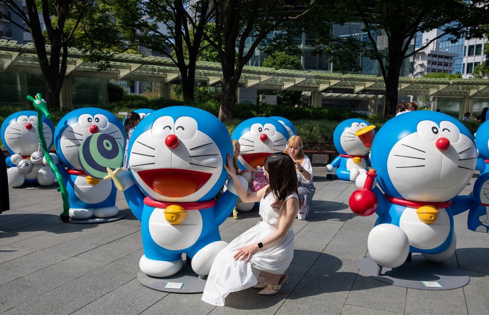 Đội quân Doraemon dễ thương &quot;đổ bộ&quot; Roppongi Hill sầm uất của Tokyo - Ảnh 2.