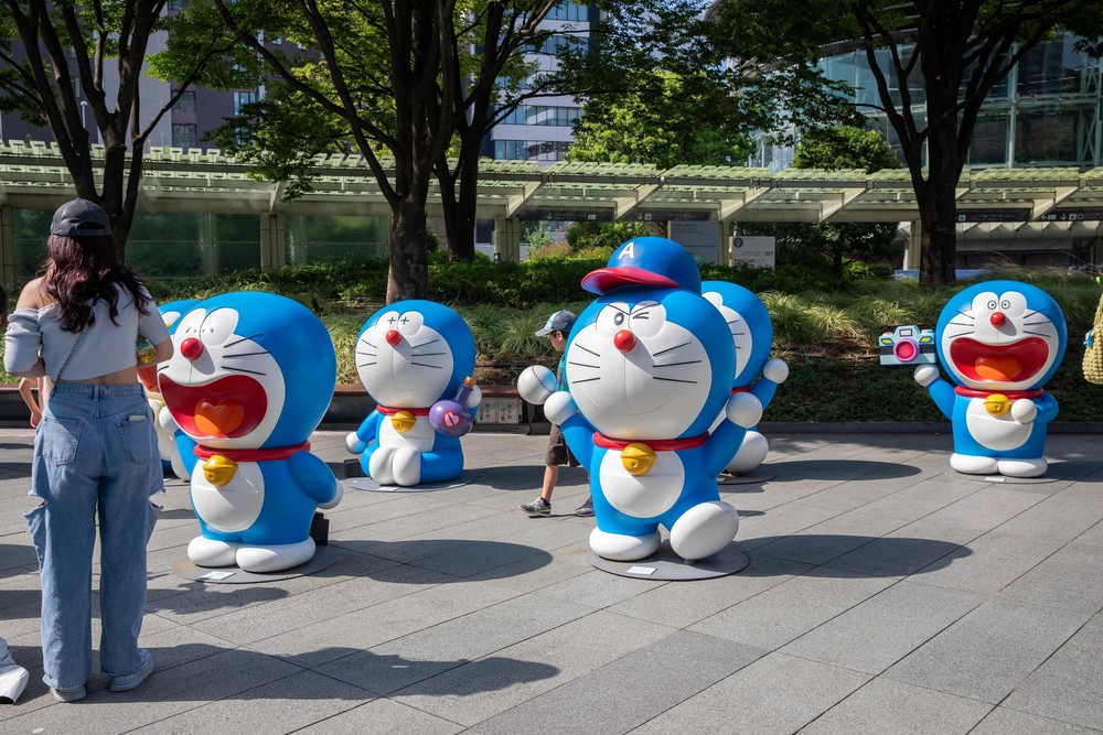 Đội quân Doraemon dễ thương &quot;đổ bộ&quot; Roppongi Hill sầm uất của Tokyo - Ảnh 3.