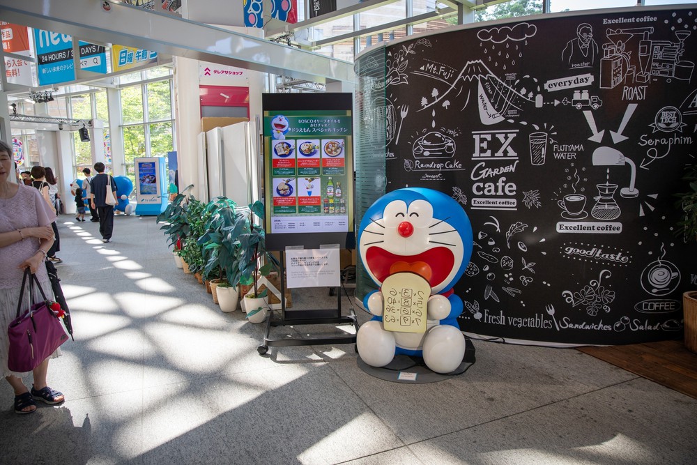 Đội quân Doraemon dễ thương &quot;đổ bộ&quot; Roppongi Hill sầm uất của Tokyo - Ảnh 7.