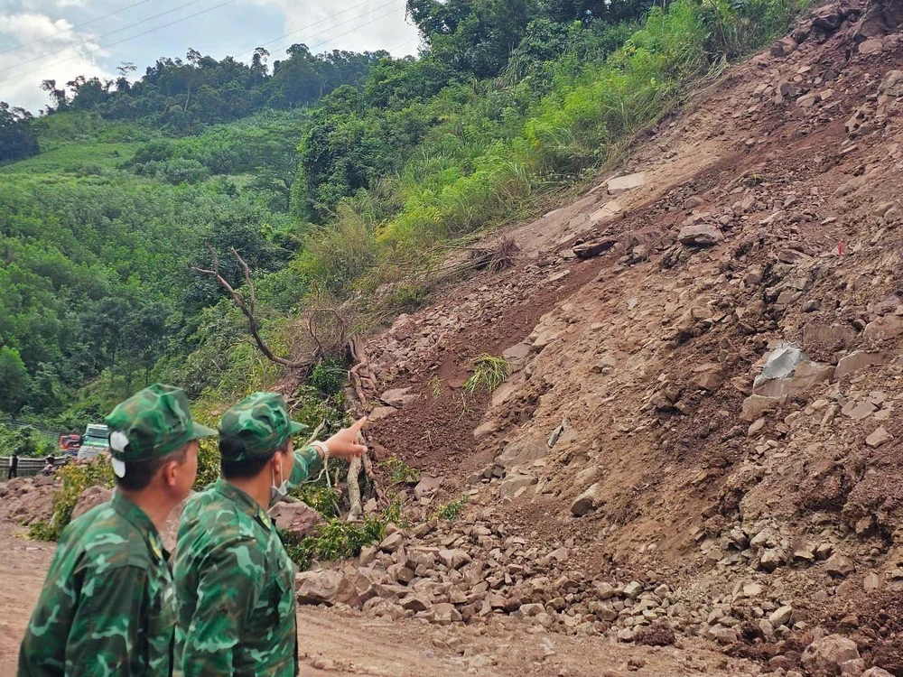 Dự báo thời tiết ngày 15/8: Mưa lớn ở nhiều khu vực và nguy cơ lũ quét, sạt lở đất tại 13 tỉnh Bắc Bộ, Trung Bộ - Ảnh 3.