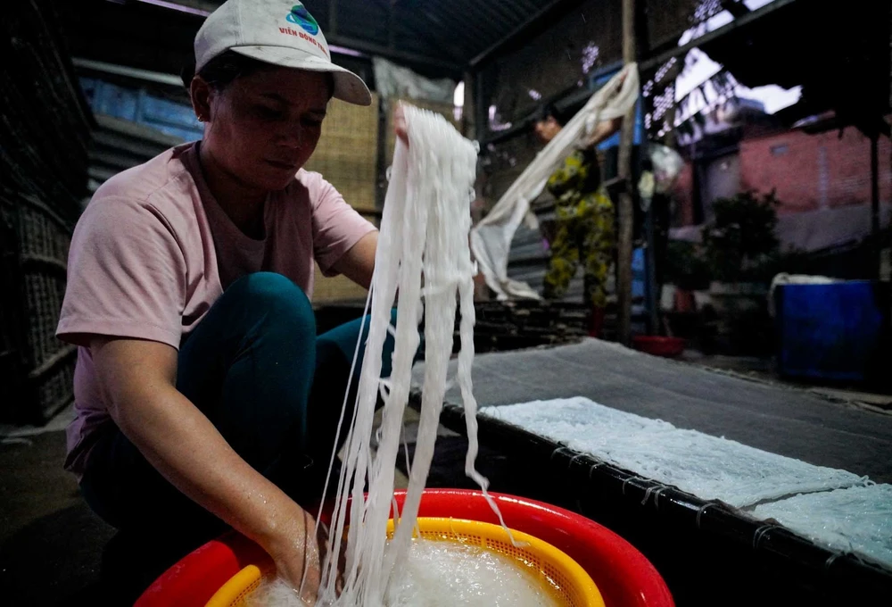 Sức sống của làng nghề bún, bánh tráng hơn trăm năm tuổi An Thái - Ảnh 2.