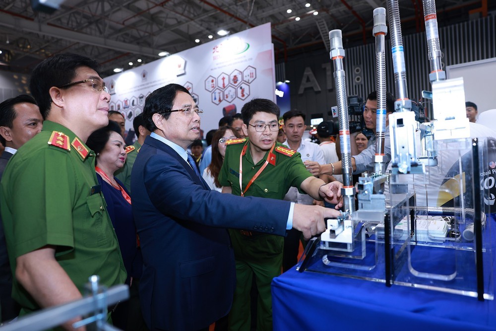Thủ tướng dự Diễn đàn đối thoại với doanh nghiệp về PCCC và cứu nạn, cứu hộ - Ảnh 8.