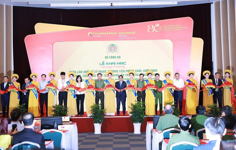 Thủ tướng dự Diễn đàn đối thoại với doanh nghiệp về PCCC và cứu nạn, cứu hộ - Ảnh 1.