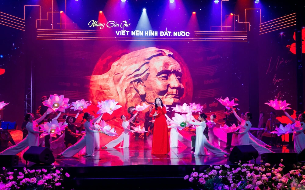 Có dáng hình đất nước trong thơ - Ảnh 5.