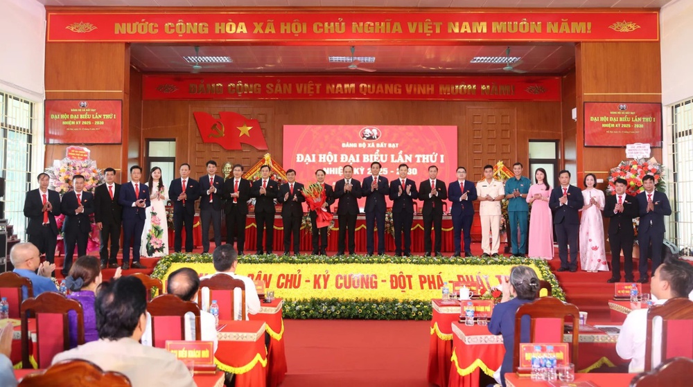 Đại hội Đảng bộ xã Bất Bạt lần thứ I: Đoàn kết – Dân chủ - Kỷ cương - Đột phá – Phát triển, quyết tâm xây dựng địa phương văn minh, giàu đẹp - Ảnh 1.