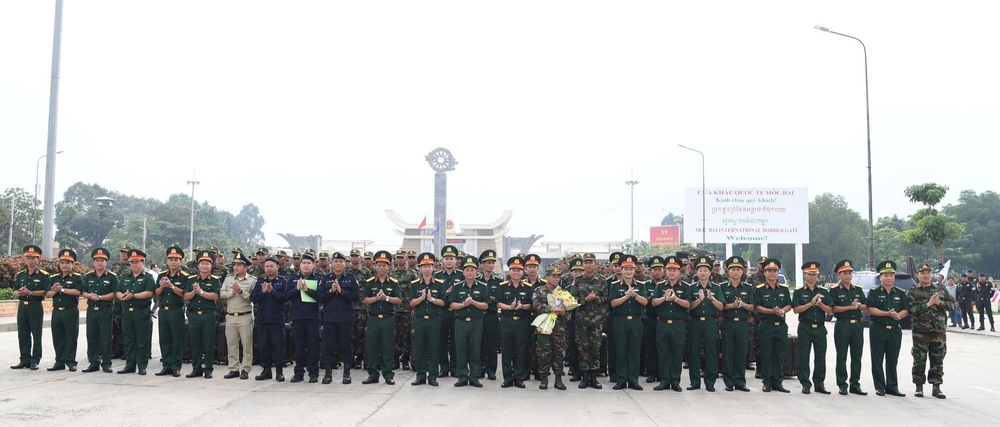Đón đoàn Quân đội Campuchia sang Việt Nam tham gia diễu binh, diễu hành dịp Quốc khánh - Ảnh 1.