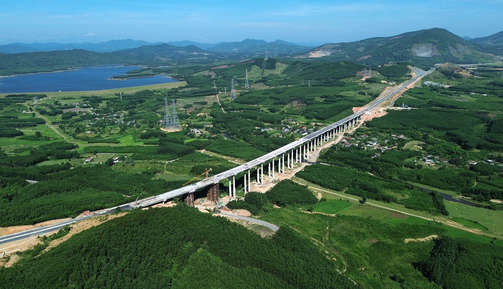 Cận cảnh hơn 220 km cao tốc Bắc-Nam được thông tuyến dịp 19/8 - Ảnh 5.