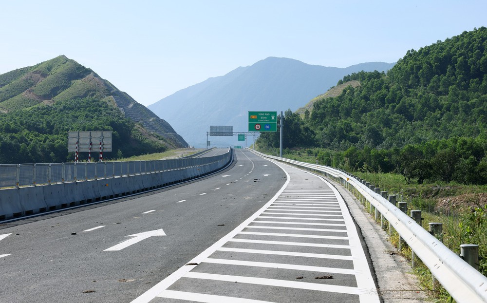 Cận cảnh hơn 220 km cao tốc Bắc-Nam được thông tuyến dịp 19/8 - Ảnh 7.
