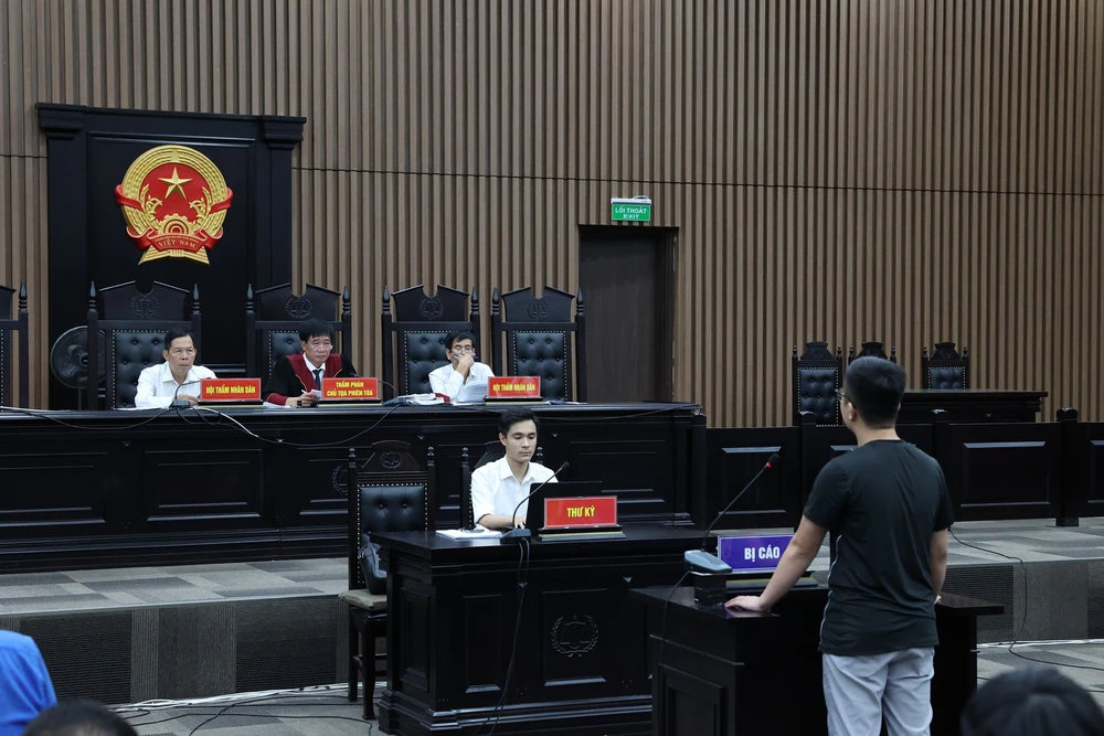 Phạt tù 63 bị cáo trong vụ đánh bạc đa quốc gia tại Câu lạc bộ Lucas Palace, Hà Nội - Ảnh 3.