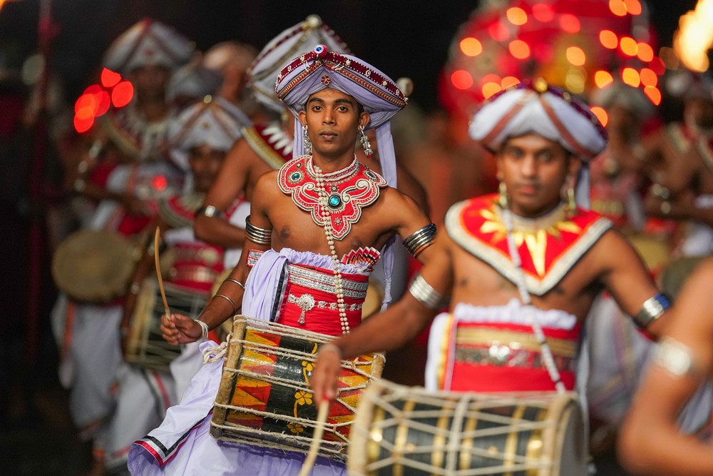 Lễ hội rước xá lợi răng Phật ở Sri Lanka - Ảnh 4.