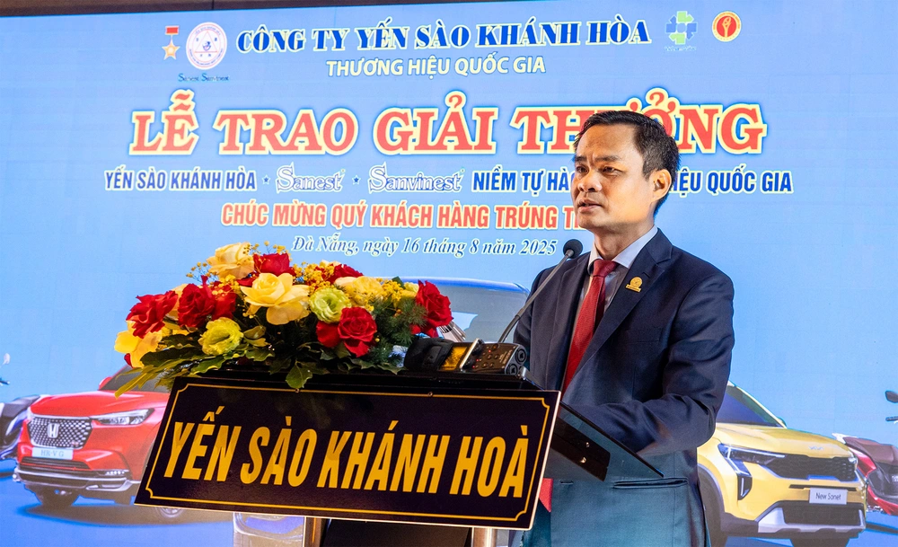 Khách hàng Huế trúng ô tô trong lễ trao giải tri ân của Yến sào Khánh Hòa tại Đà Nẵng - Ảnh 1.