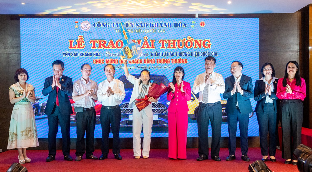 Khách hàng Huế trúng ô tô trong lễ trao giải tri ân của Yến sào Khánh Hòa tại Đà Nẵng - Ảnh 2.