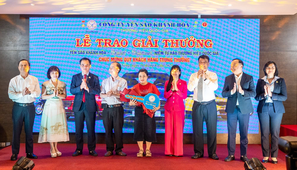Khách hàng Huế trúng ô tô trong lễ trao giải tri ân của Yến sào Khánh Hòa tại Đà Nẵng - Ảnh 3.