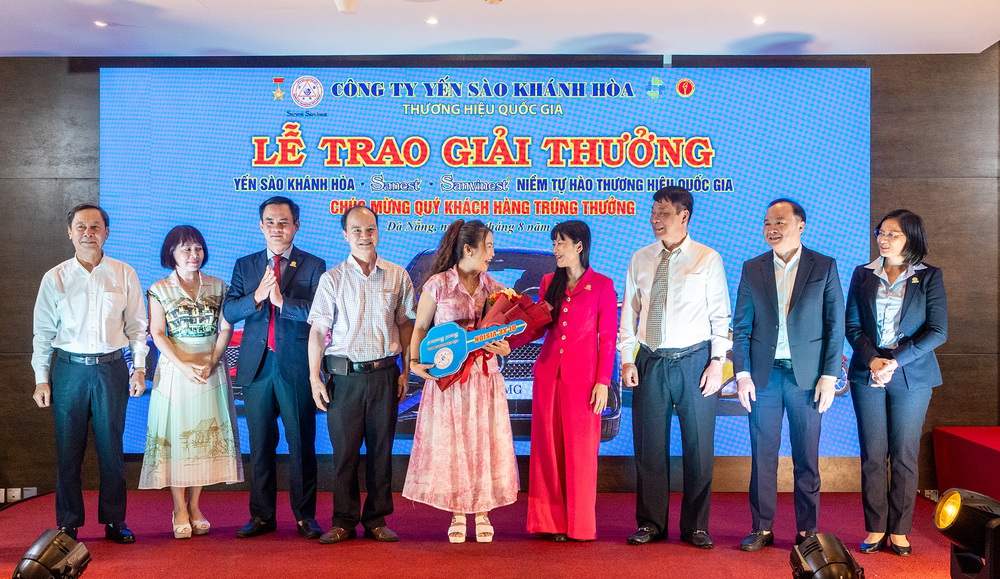 Khách hàng Huế trúng ô tô trong lễ trao giải tri ân của Yến sào Khánh Hòa tại Đà Nẵng - Ảnh 4.